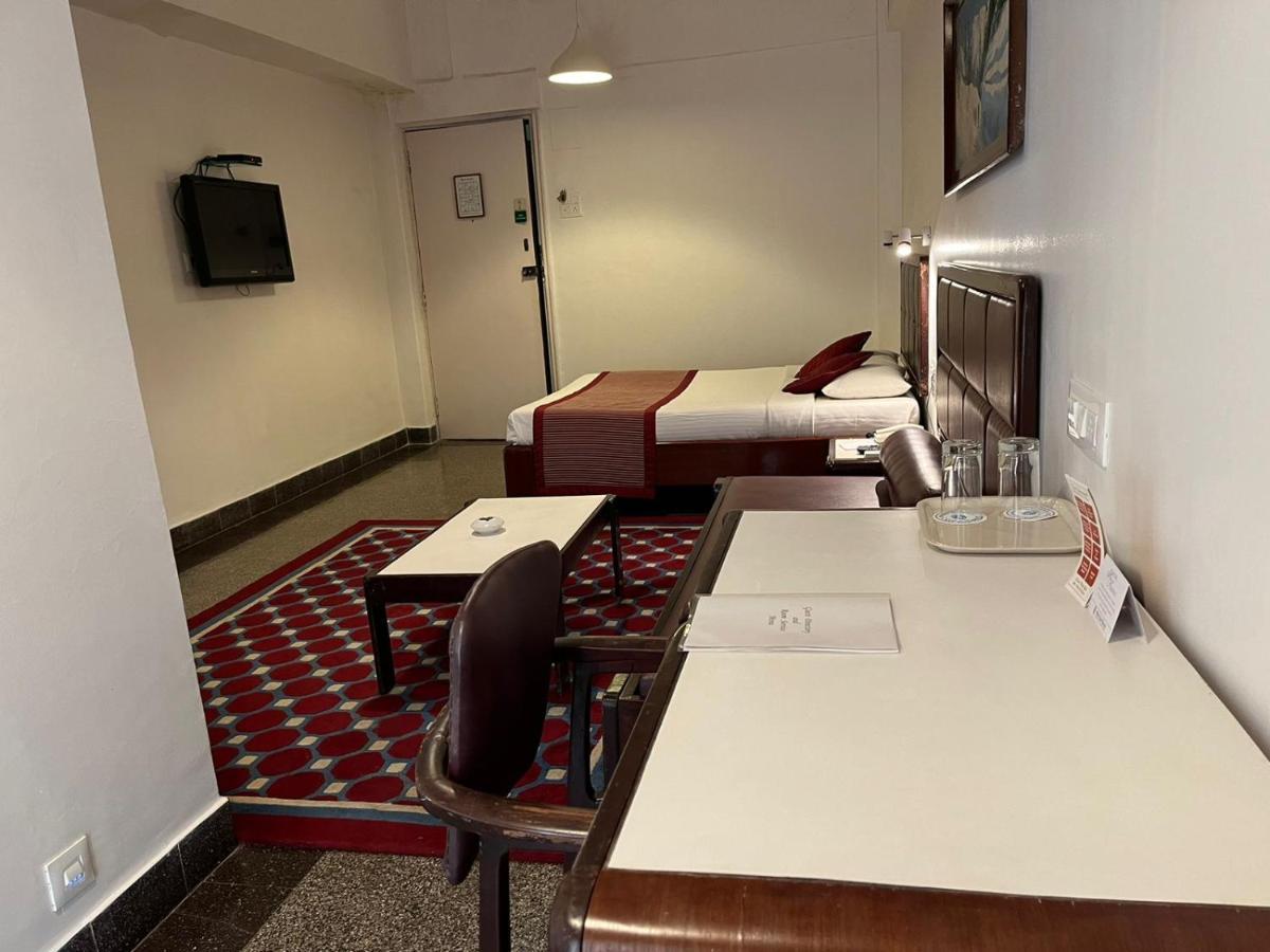 West End Hotel Mumbai Dış mekan fotoğraf