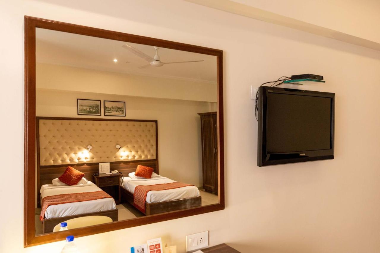 West End Hotel Mumbai Dış mekan fotoğraf
