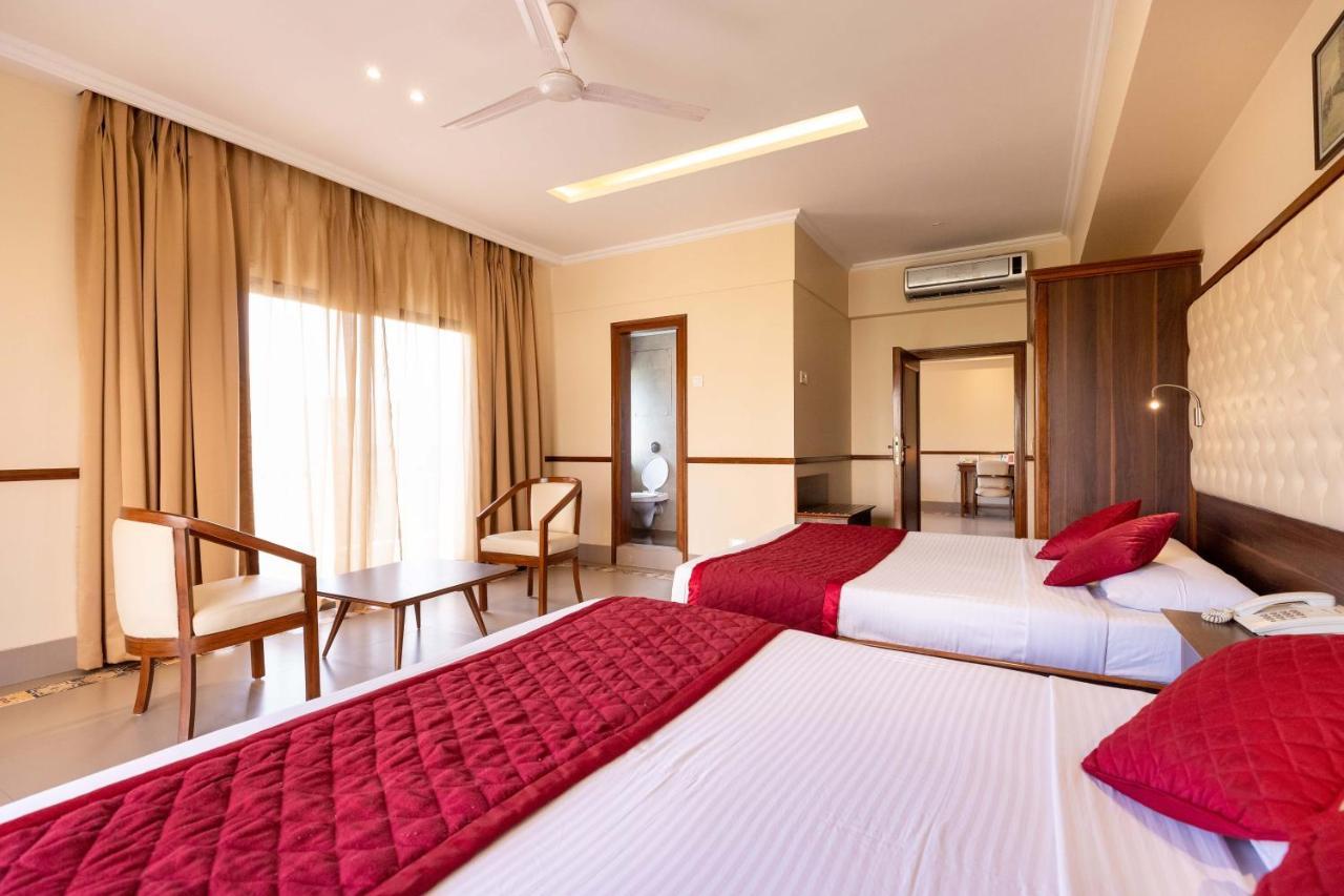 West End Hotel Mumbai Dış mekan fotoğraf