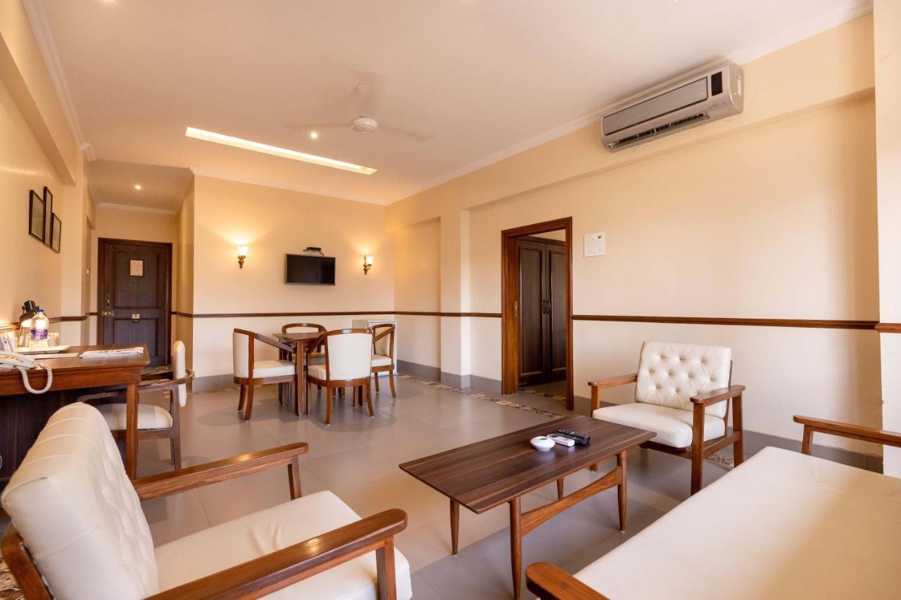 West End Hotel Mumbai Dış mekan fotoğraf