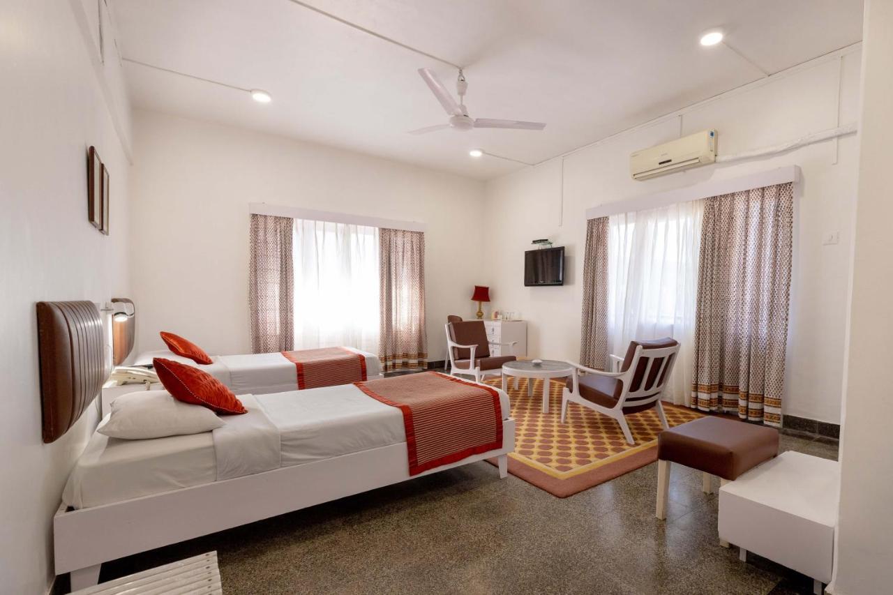 West End Hotel Mumbai Dış mekan fotoğraf