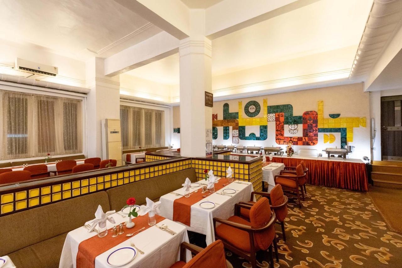 West End Hotel Mumbai Dış mekan fotoğraf